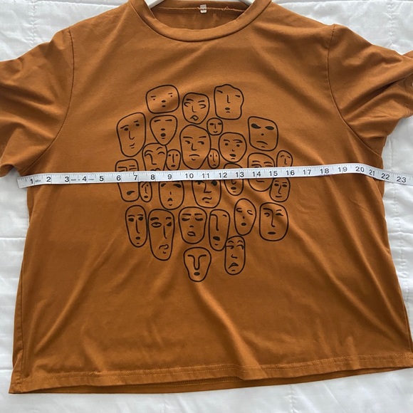 Women’s tee - Picture 2 of 4